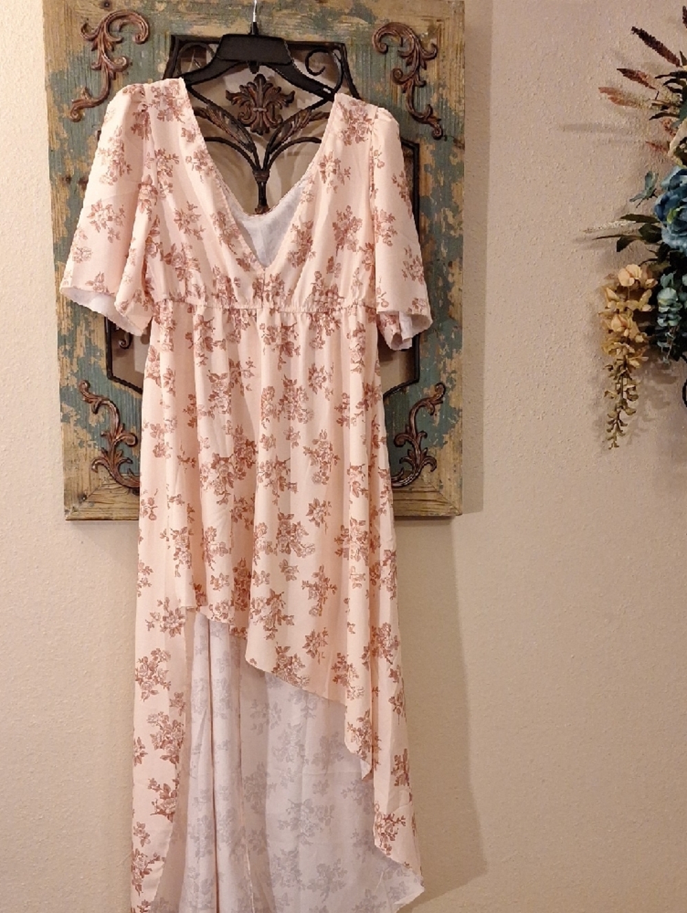 Boho Cream Floral High-Low Dress with Flutter Sleeves. NWOT Size Large - Picture 5 of 9